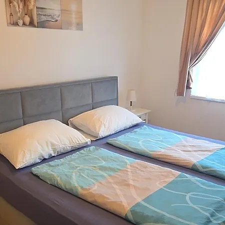 Golden Sky Apartment *