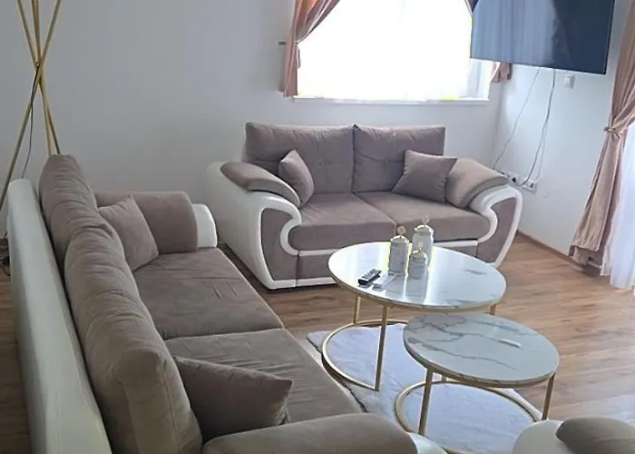 Golden Sky Apartman *